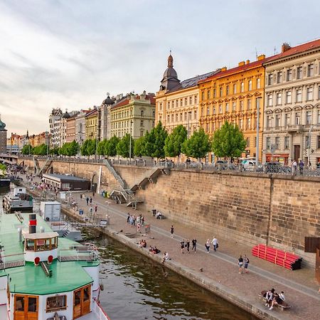 Cozy Homestay At Prague Main Station ภายนอก รูปภาพ