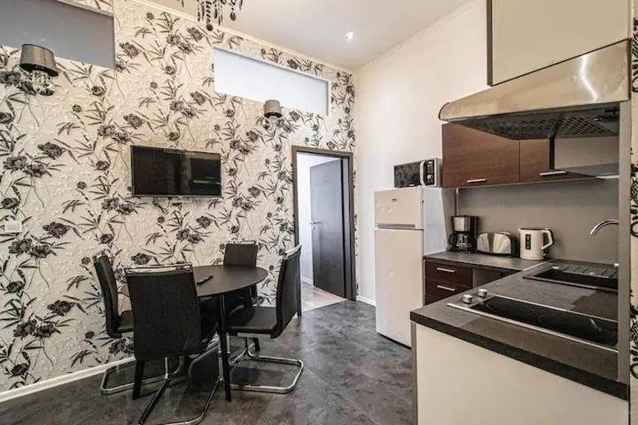 Cozy Homestay At Prague Main Station ภายนอก รูปภาพ