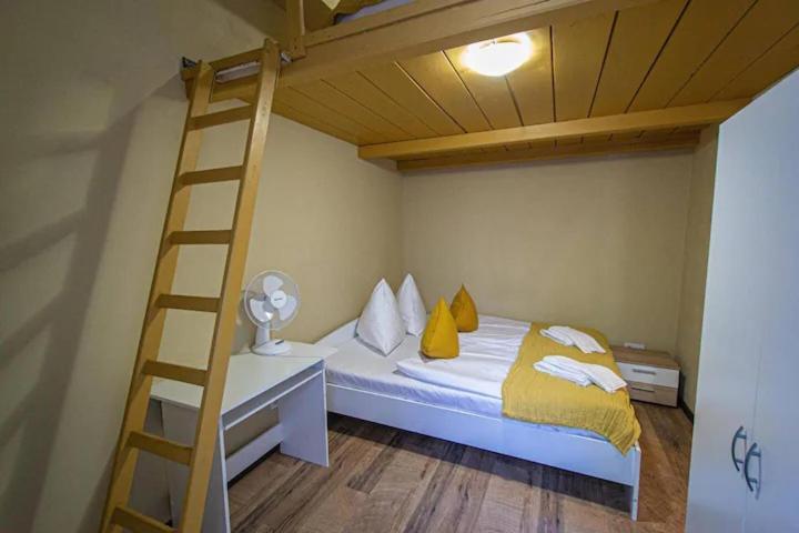 Cozy Homestay At Prague Main Station ภายนอก รูปภาพ