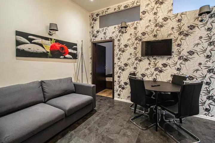 Cozy Homestay At Prague Main Station ภายนอก รูปภาพ