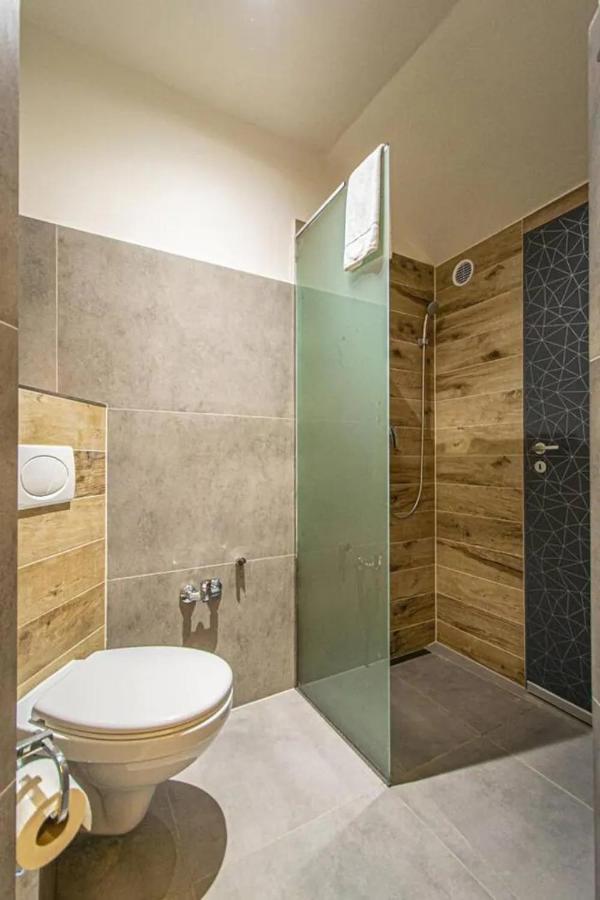 Cozy Homestay At Prague Main Station ภายนอก รูปภาพ