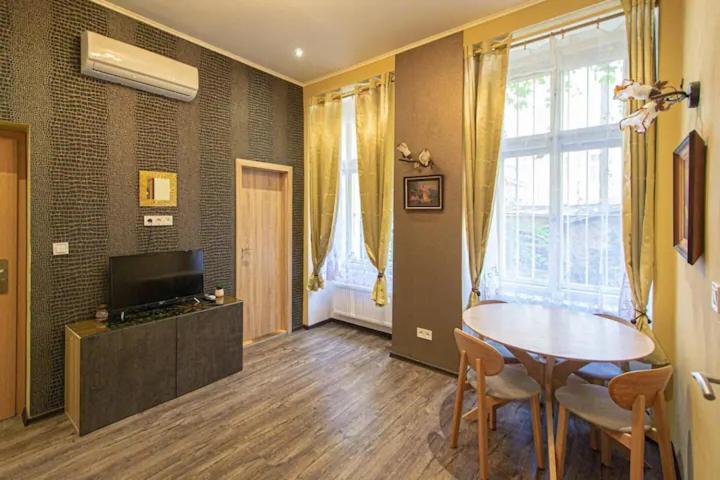 Cozy Homestay At Prague Main Station ภายนอก รูปภาพ