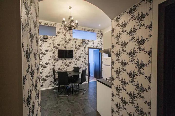 Cozy Homestay At Prague Main Station ภายนอก รูปภาพ