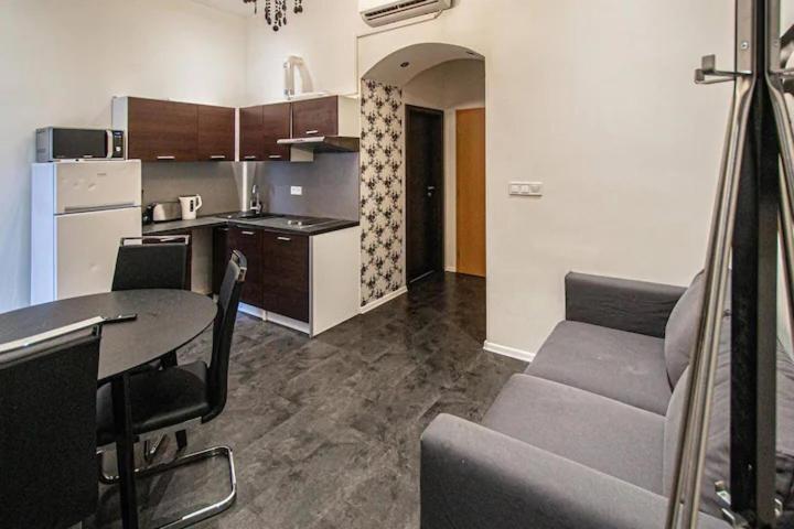 Cozy Homestay At Prague Main Station ภายนอก รูปภาพ
