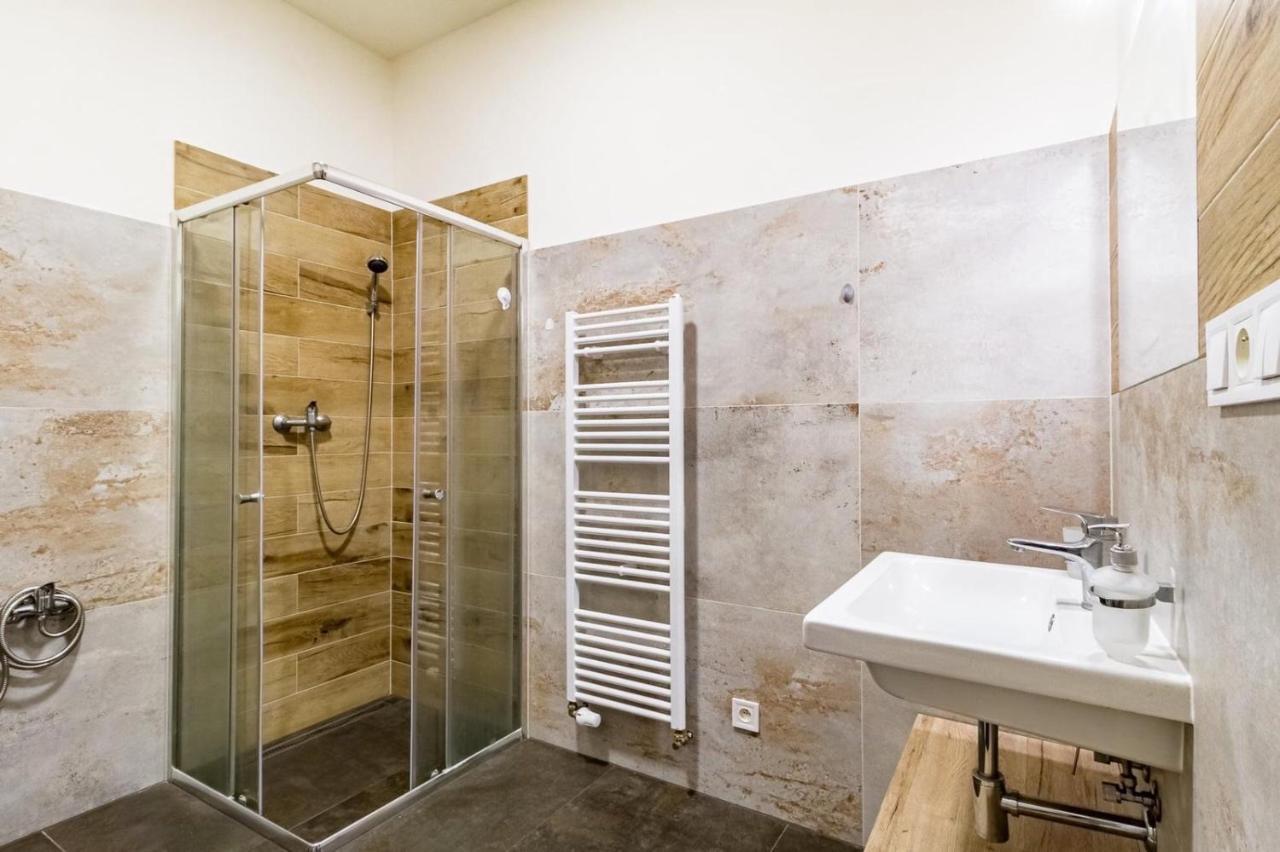 Cozy Homestay At Prague Main Station ภายนอก รูปภาพ