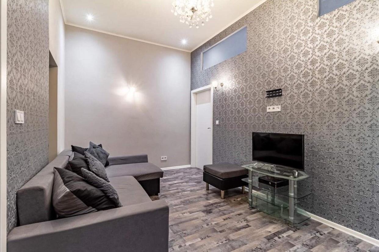 Cozy Homestay At Prague Main Station ภายนอก รูปภาพ