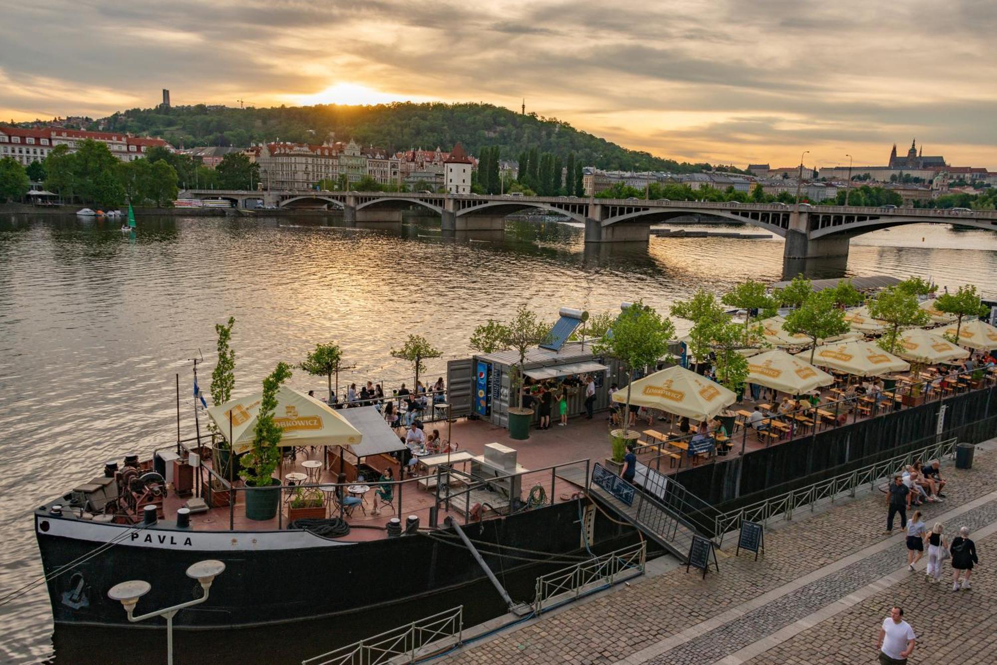 Cozy Homestay At Prague Main Station ภายนอก รูปภาพ