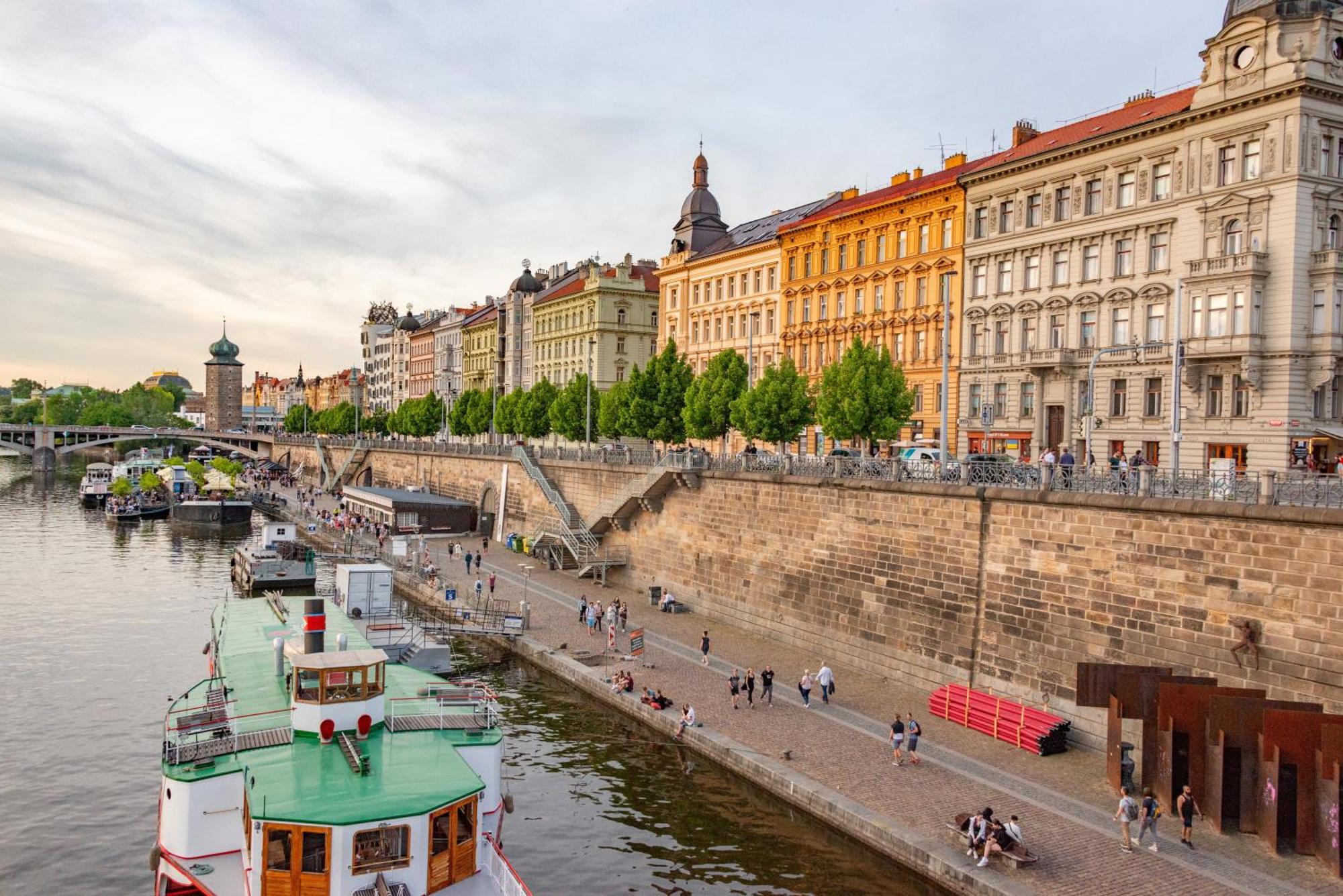 Cozy Homestay At Prague Main Station ภายนอก รูปภาพ